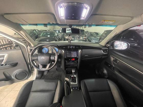 Toyota Hilux SW4 2.7 VVT-I FLEX SRV 7L 4X2 AUTOMÁTICO