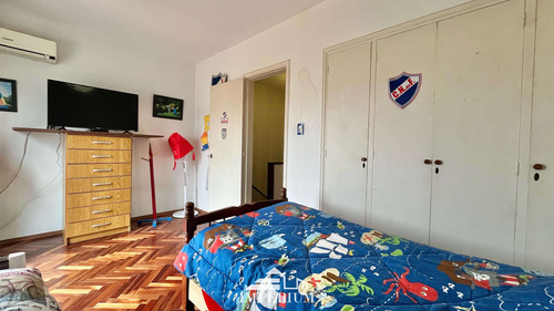 Casa De 2 Dormitorios, 2 Baños Y Garaje En Parque Batlle