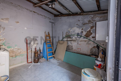 Casa De 3 Ambientes Con Jardín, Patio Y Terraza Lote Propio En Sarandí