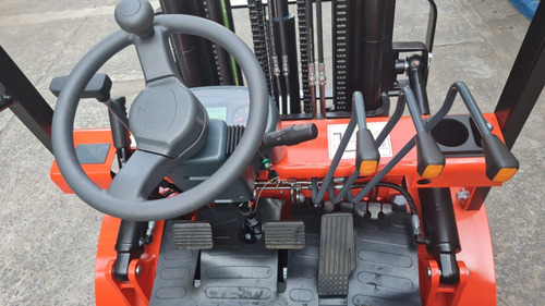 Empilhadeira Nova 2,5t Gasol/glp Triplex 4,70m Desloc 5x Pag