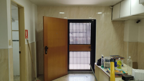 En Venta Local Comercial En La Urb. Prado De María Calle El Carmen, Parroquia Santa Rosalía, Pb Edif. Luisa Argentina A Pocos Metros De La Iglesia La Milagrosa. Ma. Fda. Varela