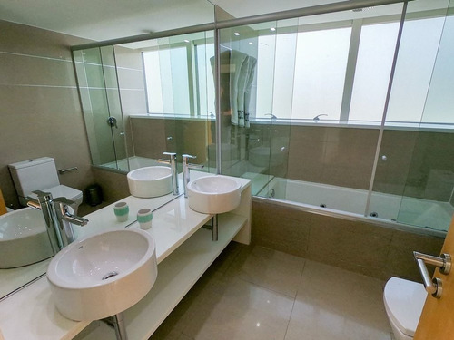 Imagen 20 de 28 de Apartamento 3 Dormitorios En Playa Mansa, Punta Del Este - Alexander