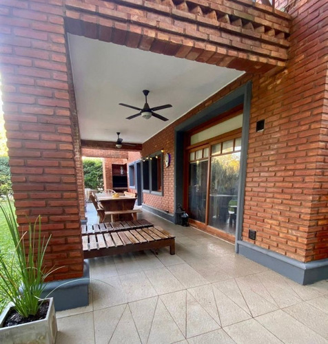 Imagen 4 de 29 de Casa En Venta De 10 Ambientes En Country Club Saint Thomas.