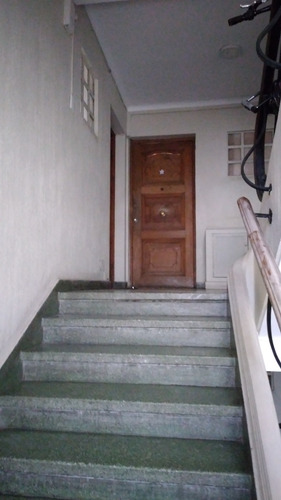 Buen Departamento, Excelente Ubicación, Metro Los Leones