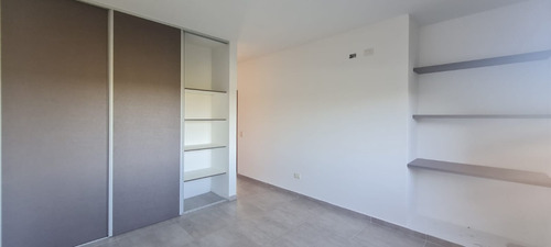 Imagen 8 de 13 de Casa 3 Dorm 3 Baños (1 En Suite) - Amplia Galeria - La Estanzuela