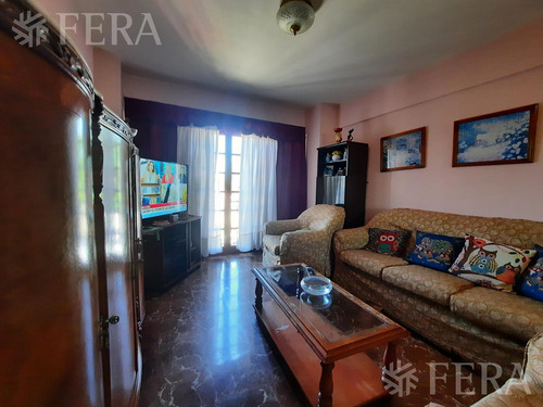 Venta De Casa De 5 Ambientes Con Cochera Y Local En Lanús Oeste