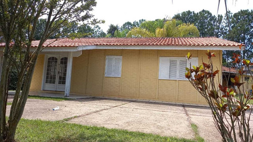 1.500 M², Condomínio Fechado, Casa Em Alvenaria E Piscina !