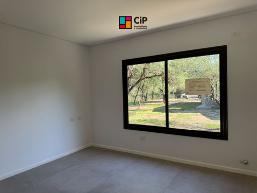 Venta De Casa En Carpinteria A Minutos De Merlo
