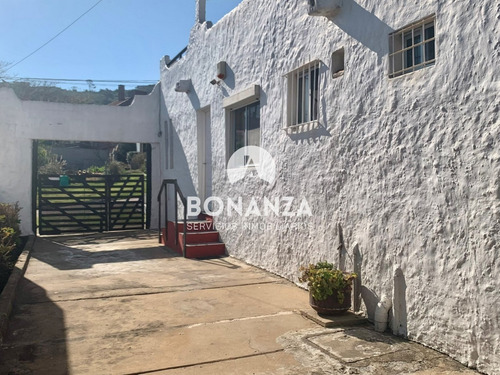 Casa En Venta En Piriápolis Punta Fría Con Vista Al Mar Y A Los Cerro. A 150 Metros De La Rambla