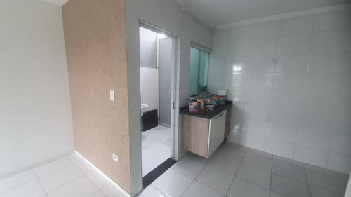 Casa Com Três Quartos Em Condominio