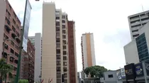 Comprar Alquiler De  Oficinas-cubículos Y Pequeña Recepción, Ideal Para Área Administrativa, Médicos. Urb Los Palos Grandes.