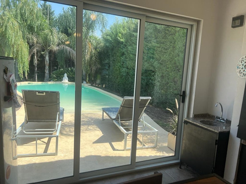 Casa 5 Ambientes En Alquiler. El Centauro