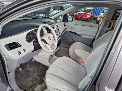 Imagen 13 de 15 de Toyota Sienna 2012 5p Le Aut A/a Ee
