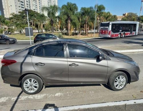 Imagem 7 de 11 de Toyota Yaris Sedã