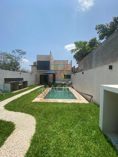 Casa En Venta En Col. Lazaro Cardenas De 2 Niveles Y Con Alberca