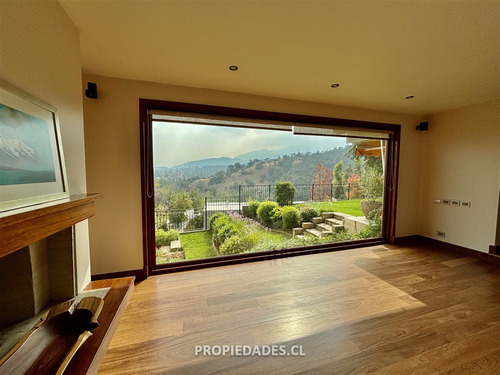 Casa En Venta De 5 Dorm. En Lo Barnechea