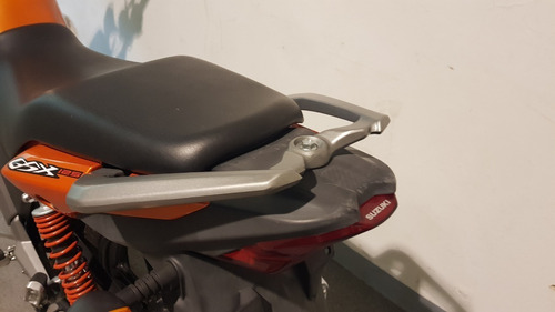Imagen 4 de 17 de Suzuki Gsx 125 Naked 0km
