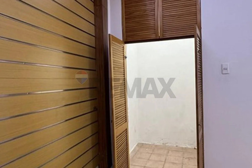 Espacio Mixto 213 M² Con Oficinas Y Bodegaje