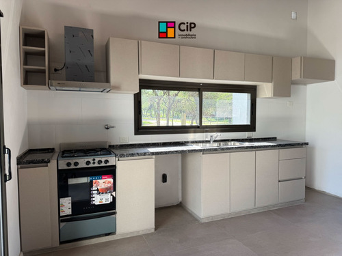 Venta De Casa En Carpinteria A Minutos De Merlo