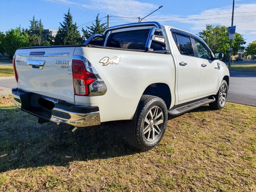 Imagen 3 de 5 de Toyota Hilux 2.8 Cd Srx 177cv 4x4 2016
