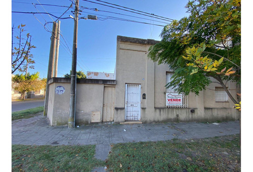 Venta De Excelente Esquina! Av. 40 Esquina 33 Re Tasada