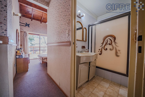 Casa De 5 Ambientes Con Garaje Para Dos Autos Jardín Y Pileta Lote Propio 8.66x26