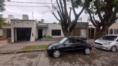 Casa Con Gran Terreno 4 Dormitorios Barrio Jardin