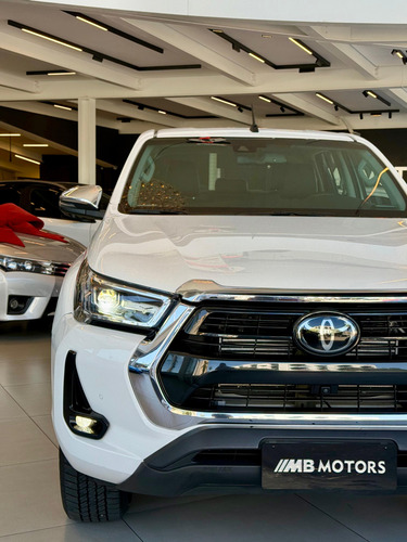Toyota Hilux 2.8 D-4D TURBO DIESEL CD SRX 4X4 AUTOMÁTICO
