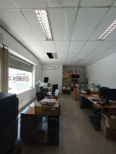 Imagen 10 de 30 de Gran Deposito Con Oficinas , 1100 M2 Proximo Al Puerto Con Renta De U$s 3500 !!