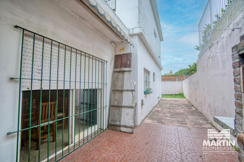 Casa 5 Ambientes, Suite, Playroom, Cochera X 2, Jardín Y Patio.