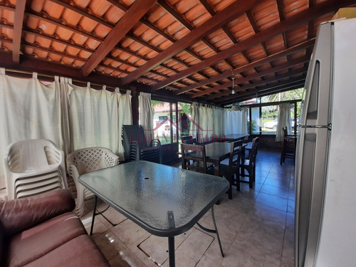 Hermosa Casa Ubicada Estratégicamente En El Barrio De San Rafael- Ref: 1330