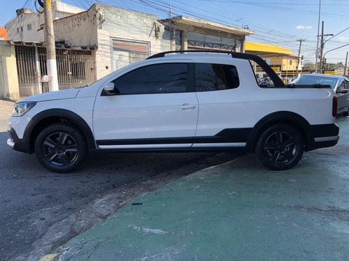 Imagem 3 de 9 de Volkswagen Saveiro 1.6 Cross Cd 16v 2017