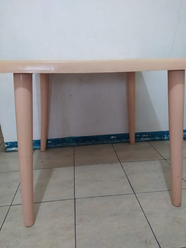 Imagen 7 de 8 de Mesa Plastica Mas 3 Sillas Blancas Color Rosado