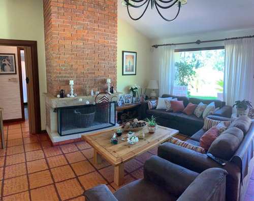 Imagen 2 de 19 de Hermosa Casa De Dos Plantas En La Arbolada - Punta Del Este La Arbolada