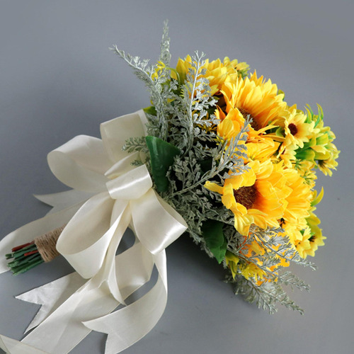 Girasol Hecho A Mano Boda Sosteniendo Ramo Elegante Aspecto