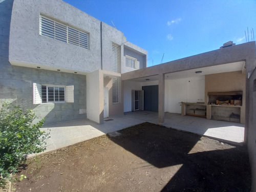 Casa En Venta Con Locales En Villa San Nicolás