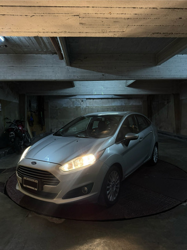 Ford Fiesta Kinetic 1.6 Sedan Titanium Powershift 120cv