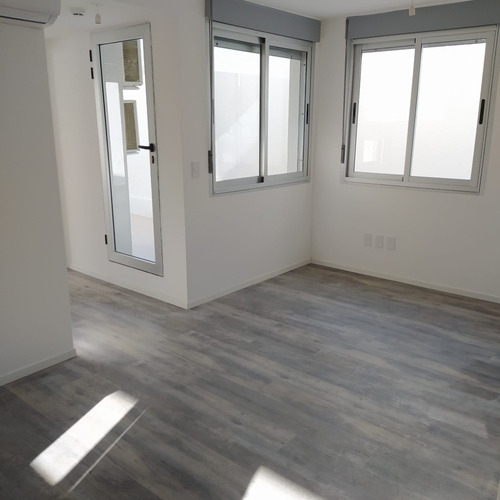 Imagen 4 de 14 de Venta Apartamento 1 Dormitorio Con Patio. Parrillero, Centro