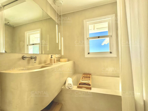 Casa En Venta En Pueblo De José Ignacio 3 Dormitorios Y Dependencia Con Vista Al Mar