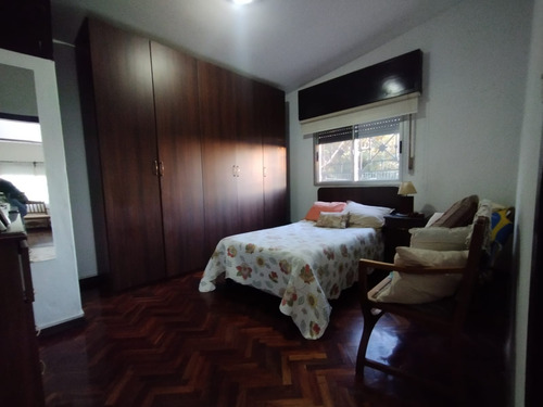 Se Vende Casa De 3 Dormitorios Con Gran Terreno Sobre Ruta 8 Próxima A Zona America