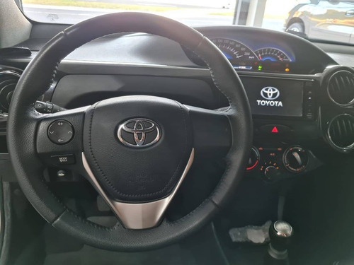 Imagem 5 de 10 de Toyota Etios Cross 1.5 16v Flex 4p Manual