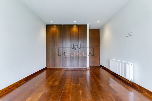 Casa En Venta De 5 Dorm. En Lo Barnechea