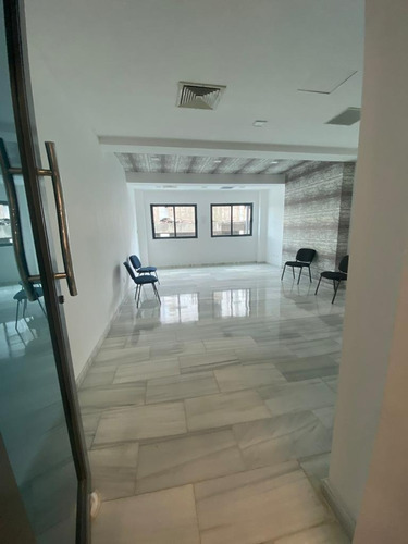 Imagen 14 de 27 de La Esperilla Apto. Nuevo, Piso 7 - 3hbs -3 Parqueos - Hermosa Vista Al Mar Y A La Ciudad - Área Social Con Lounge Bar Piscina Con Hidroterapia -gimnasio-spa De Masaje - Sauna- Área Infantil -salón