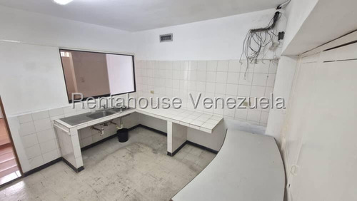 En Alquiler Excelente Oficina Ideal Y Funcional En La Urbina