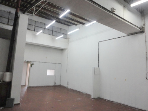 Local De 340m2 En Alquiler En José L. Terra Y Rivadavia