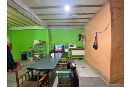 Imagen 3 de 12 de Casa A Reciclar En Zona Residencial