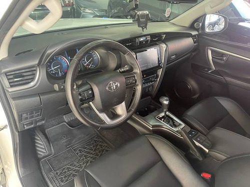 Toyota Hilux SW4 2.7 VVT-I FLEX SRV 7L 4X2 AUTOMÁTICO