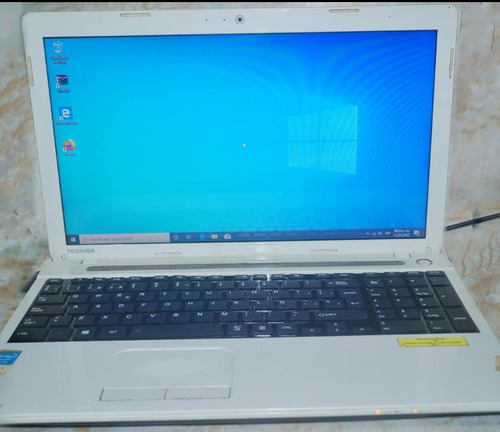 Laptop Toshiba Satélite C50 Blanca (Usado)