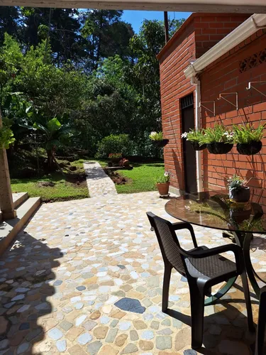 Vendo Amplia Casa 255 Mts En El Poblado Cola Del Zorro
