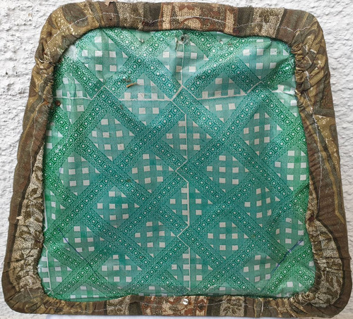 Imagen 2 de 2 de Asiento De Silla Forrado En Verde.